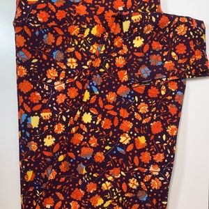EUC LULAROE TC2 Autumn themed leggings